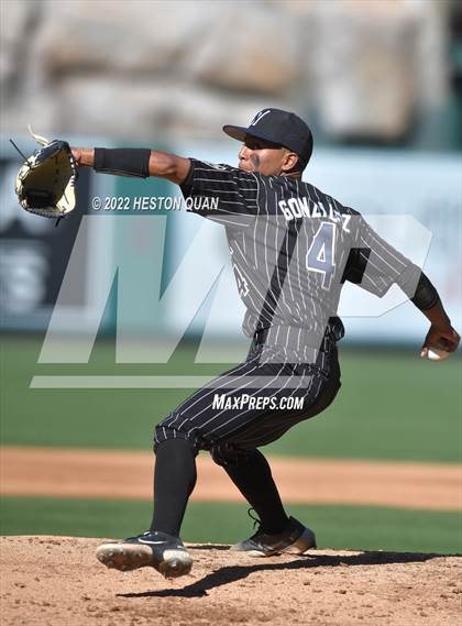 Thumbnail 3 in Warren vs. La Serna photogallery.