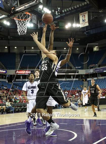 Thumbnail 2 in Archbishop Mitty vs. Sacramento (CIF NorCal Regional D2 Final) photogallery.