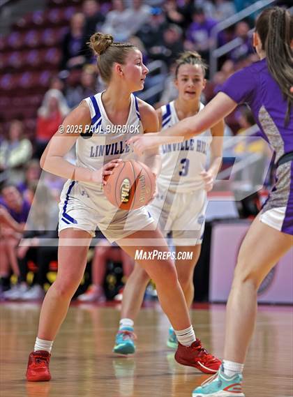 Thumbnail 3 in Bishop Guilfoyle vs. Linville Hill (PIAA 1A Championship) photogallery.