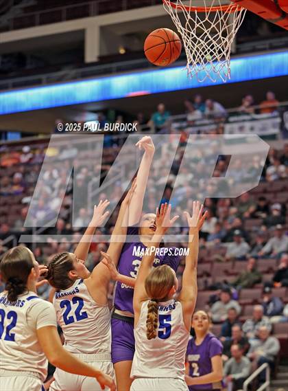 Thumbnail 3 in Bishop Guilfoyle vs. Linville Hill (PIAA 1A Championship) photogallery.