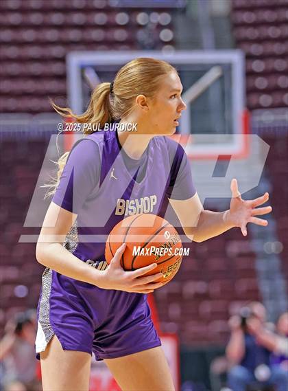 Thumbnail 1 in Bishop Guilfoyle vs. Linville Hill (PIAA 1A Championship) photogallery.