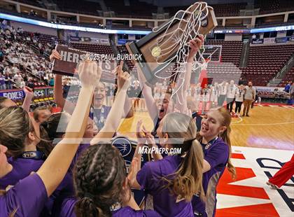 Thumbnail 3 in Bishop Guilfoyle vs. Linville Hill (PIAA 1A Championship) photogallery.