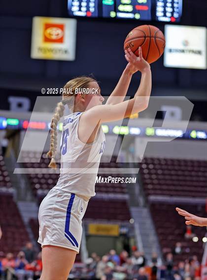Thumbnail 3 in Bishop Guilfoyle vs. Linville Hill (PIAA 1A Championship) photogallery.