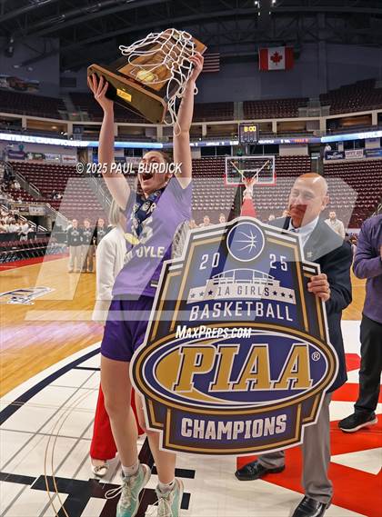 Thumbnail 2 in Bishop Guilfoyle vs. Linville Hill (PIAA 1A Championship) photogallery.