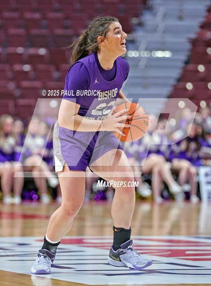 Thumbnail 3 in Bishop Guilfoyle vs. Linville Hill (PIAA 1A Championship) photogallery.