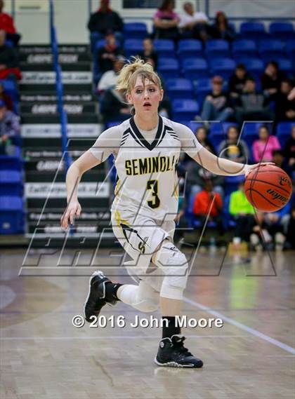 Thumbnail 1 in Levelland vs. Seminole (UIL 4A Regional Quarterfinal) photogallery.