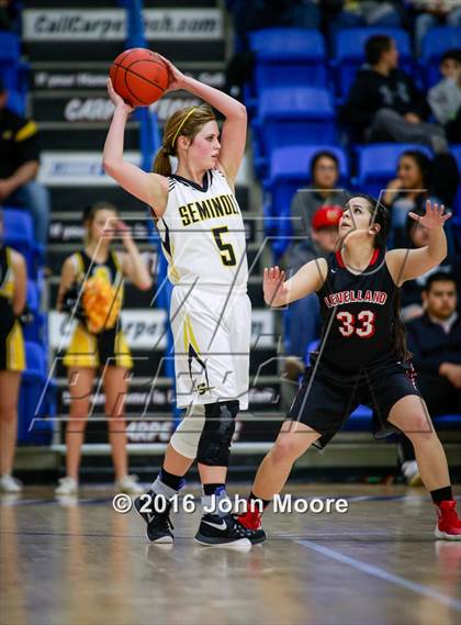 Thumbnail 3 in Levelland vs. Seminole (UIL 4A Regional Quarterfinal) photogallery.