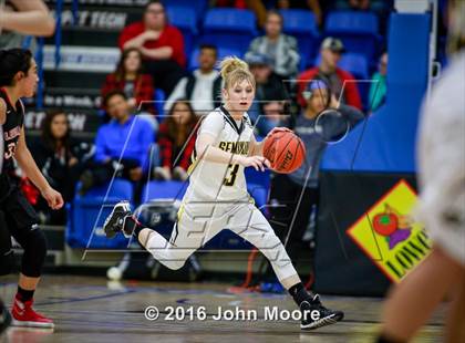 Thumbnail 1 in Levelland vs. Seminole (UIL 4A Regional Quarterfinal) photogallery.