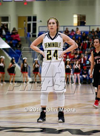 Thumbnail 3 in Levelland vs. Seminole (UIL 4A Regional Quarterfinal) photogallery.