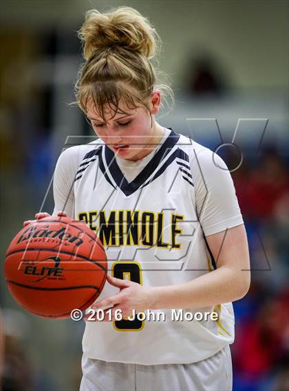 Thumbnail 2 in Levelland vs. Seminole (UIL 4A Regional Quarterfinal) photogallery.