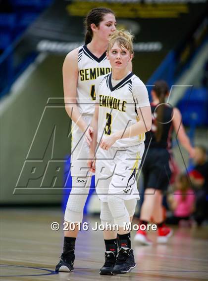 Thumbnail 1 in Levelland vs. Seminole (UIL 4A Regional Quarterfinal) photogallery.