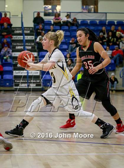 Thumbnail 2 in Levelland vs. Seminole (UIL 4A Regional Quarterfinal) photogallery.