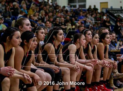 Thumbnail 2 in Levelland vs. Seminole (UIL 4A Regional Quarterfinal) photogallery.