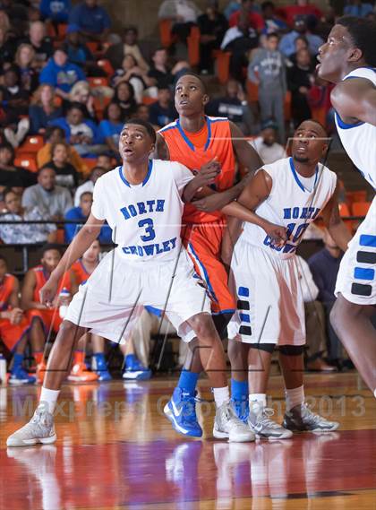 Thumbnail 3 in North Crowley vs. Bowie (UIL 5A Region1 Quarterfinal Playoff) photogallery.