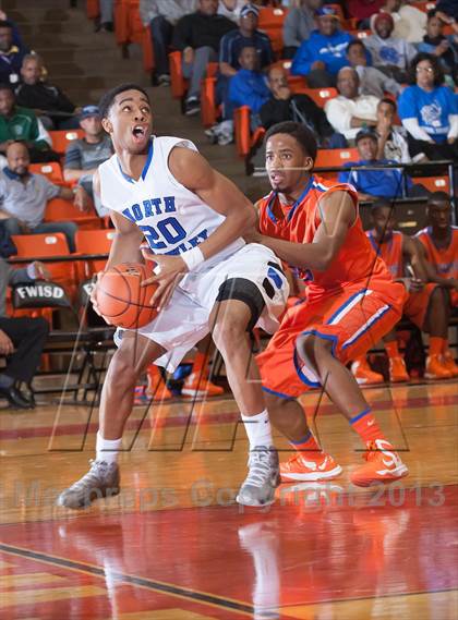 Thumbnail 3 in North Crowley vs. Bowie (UIL 5A Region1 Quarterfinal Playoff) photogallery.