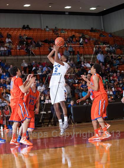 Thumbnail 1 in North Crowley vs. Bowie (UIL 5A Region1 Quarterfinal Playoff) photogallery.