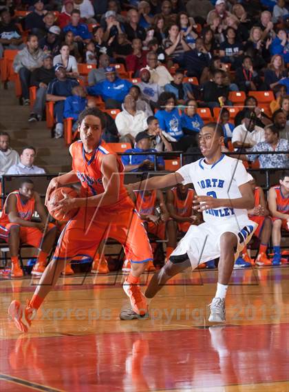 Thumbnail 2 in North Crowley vs. Bowie (UIL 5A Region1 Quarterfinal Playoff) photogallery.