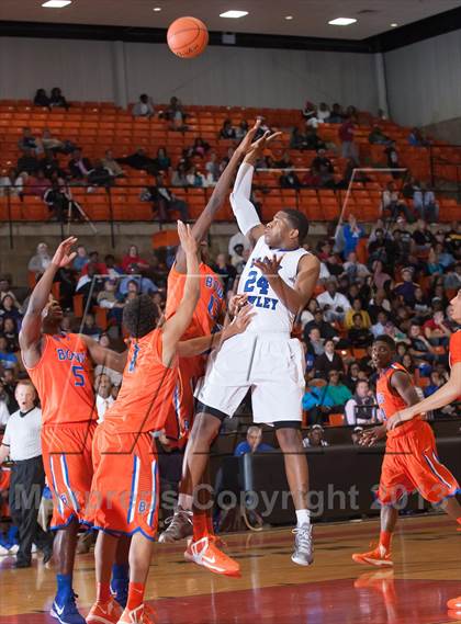 Thumbnail 2 in North Crowley vs. Bowie (UIL 5A Region1 Quarterfinal Playoff) photogallery.