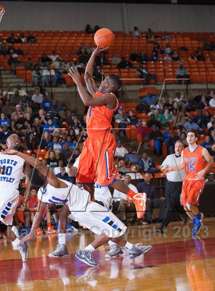 Thumbnail 1 in North Crowley vs. Bowie (UIL 5A Region1 Quarterfinal Playoff) photogallery.