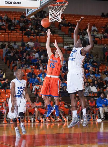 Thumbnail 2 in North Crowley vs. Bowie (UIL 5A Region1 Quarterfinal Playoff) photogallery.