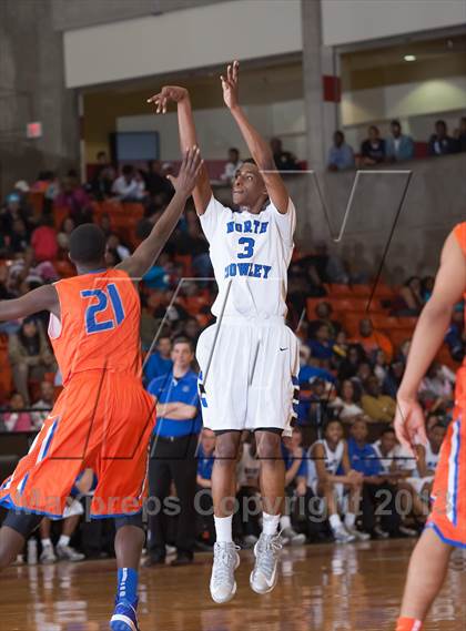 Thumbnail 3 in North Crowley vs. Bowie (UIL 5A Region1 Quarterfinal Playoff) photogallery.
