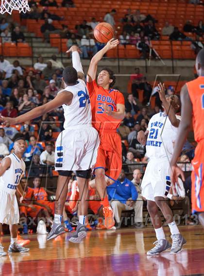 Thumbnail 3 in North Crowley vs. Bowie (UIL 5A Region1 Quarterfinal Playoff) photogallery.