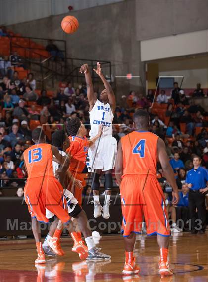 Thumbnail 1 in North Crowley vs. Bowie (UIL 5A Region1 Quarterfinal Playoff) photogallery.
