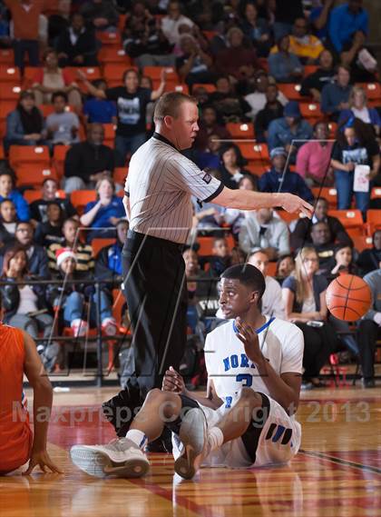 Thumbnail 2 in North Crowley vs. Bowie (UIL 5A Region1 Quarterfinal Playoff) photogallery.