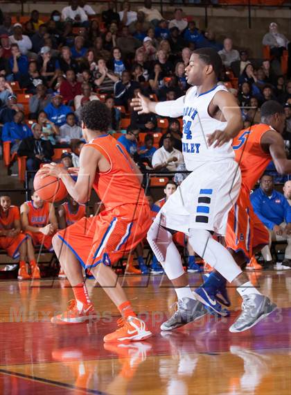 Thumbnail 1 in North Crowley vs. Bowie (UIL 5A Region1 Quarterfinal Playoff) photogallery.