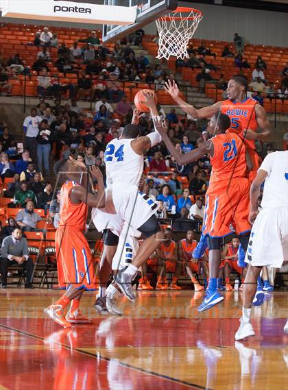 Thumbnail 1 in North Crowley vs. Bowie (UIL 5A Region1 Quarterfinal Playoff) photogallery.