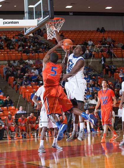 Thumbnail 1 in North Crowley vs. Bowie (UIL 5A Region1 Quarterfinal Playoff) photogallery.