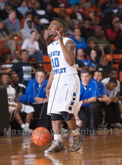 Thumbnail 1 in North Crowley vs. Bowie (UIL 5A Region1 Quarterfinal Playoff) photogallery.