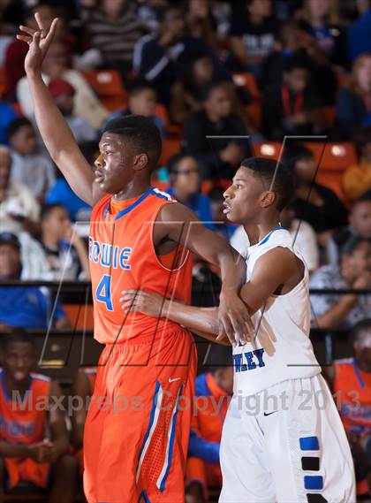 Thumbnail 2 in North Crowley vs. Bowie (UIL 5A Region1 Quarterfinal Playoff) photogallery.