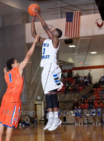 Thumbnail 3 in North Crowley vs. Bowie (UIL 5A Region1 Quarterfinal Playoff) photogallery.