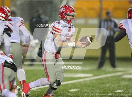 Thumbnail 2 in Holliday vs. Gunter (UIL 3A Quarterfinal) photogallery.