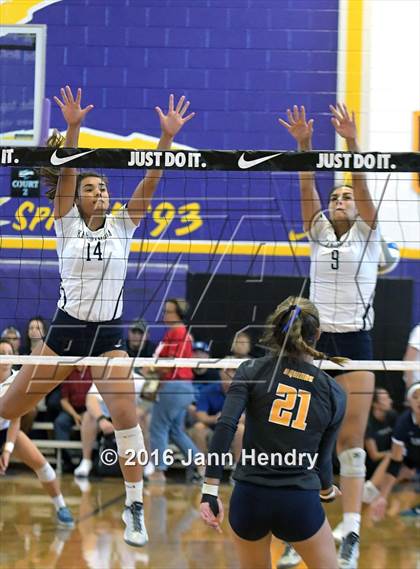 Thumbnail 1 in St. Thomas Aquinas vs. Kamehameha (Durango Fall Classic) photogallery.