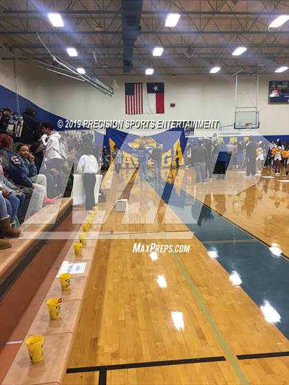 Thumbnail 2 in La Vega TOC Ceremony photogallery.