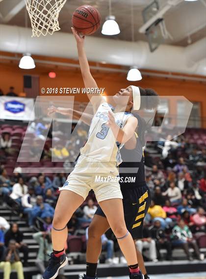 Thumbnail 2 in Rocky Mount vs. SouthWest Edgecombe (Nash County Christmas Tournament) photogallery.