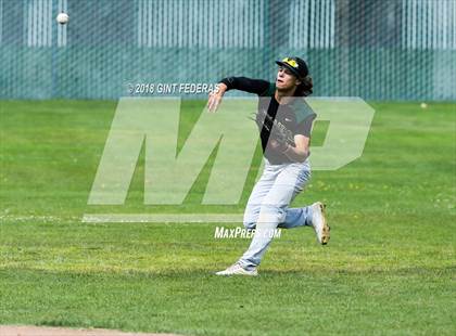 Thumbnail 3 in De La Salle vs. San Ramon Valley (CIF NCS D1 Quarterfinal) photogallery.