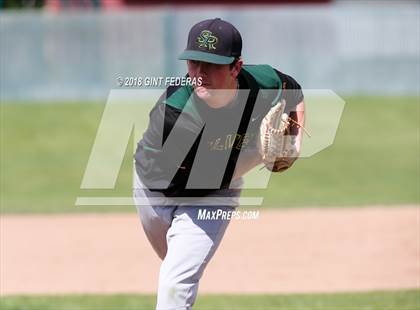 Thumbnail 2 in De La Salle vs. San Ramon Valley (CIF NCS D1 Quarterfinal) photogallery.