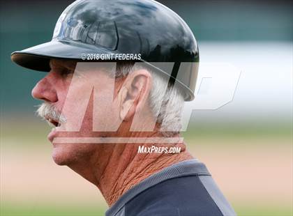 Thumbnail 2 in De La Salle vs. San Ramon Valley (CIF NCS D1 Quarterfinal) photogallery.