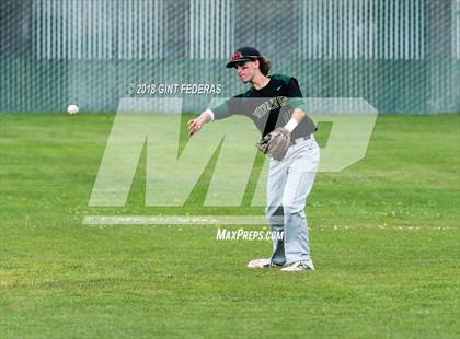 Thumbnail 2 in De La Salle vs. San Ramon Valley (CIF NCS D1 Quarterfinal) photogallery.