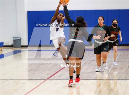 Thumbnail 1 in Smoky Hill vs Denver South (Boulder Valley Invitational) photogallery.