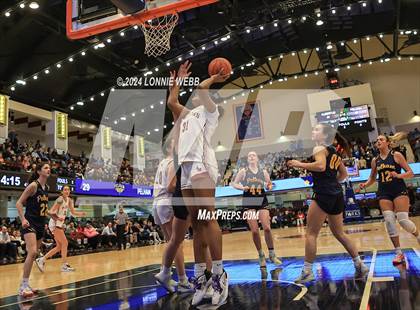 Thumbnail 1 in Pelham vs Albertus Magnus (NYSPHSAA Section 1 Class AA Semifinal) photogallery.