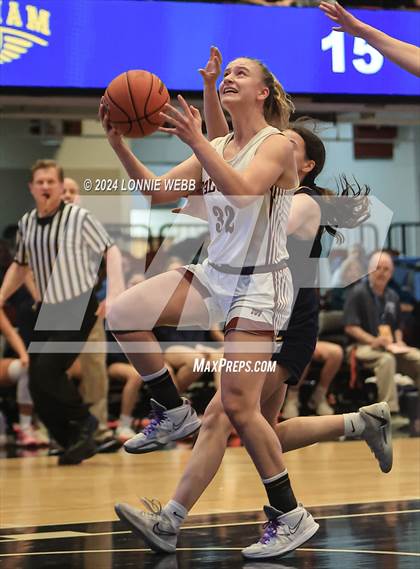 Thumbnail 3 in Pelham vs Albertus Magnus (NYSPHSAA Section 1 Class AA Semifinal) photogallery.