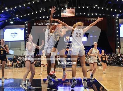 Thumbnail 1 in Pelham vs Albertus Magnus (NYSPHSAA Section 1 Class AA Semifinal) photogallery.