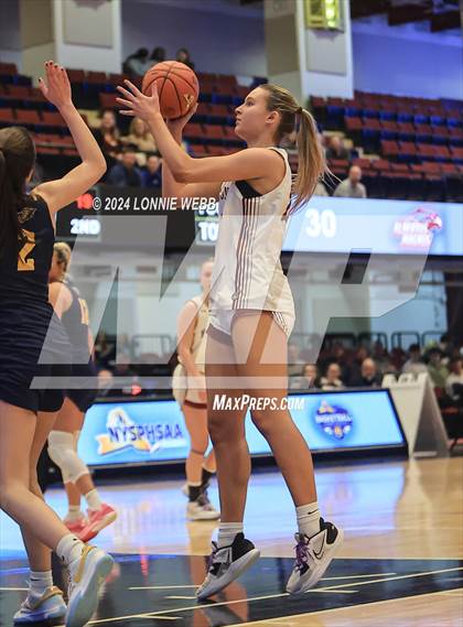 Thumbnail 1 in Pelham vs Albertus Magnus (NYSPHSAA Section 1 Class AA Semifinal) photogallery.