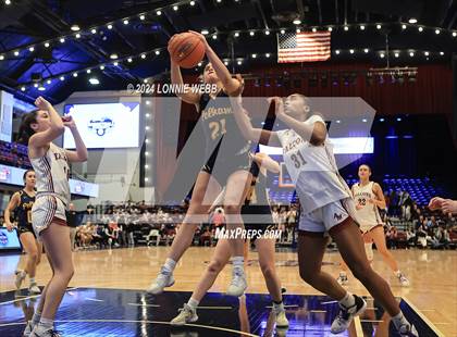 Thumbnail 2 in Pelham vs Albertus Magnus (NYSPHSAA Section 1 Class AA Semifinal) photogallery.