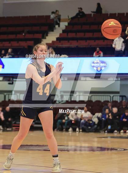Thumbnail 1 in Pelham vs Albertus Magnus (NYSPHSAA Section 1 Class AA Semifinal) photogallery.