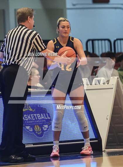 Thumbnail 1 in Pelham vs Albertus Magnus (NYSPHSAA Section 1 Class AA Semifinal) photogallery.
